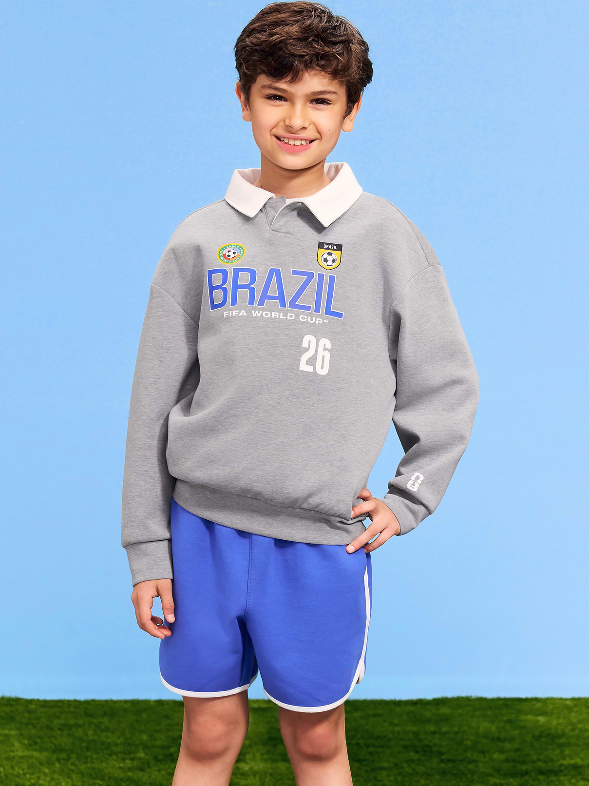 L'image numéro 1 présente Chandail à col en Molleton dynamique à imprimé de la Coupe du monde de la FIFA 26™, Brésil pour enfant