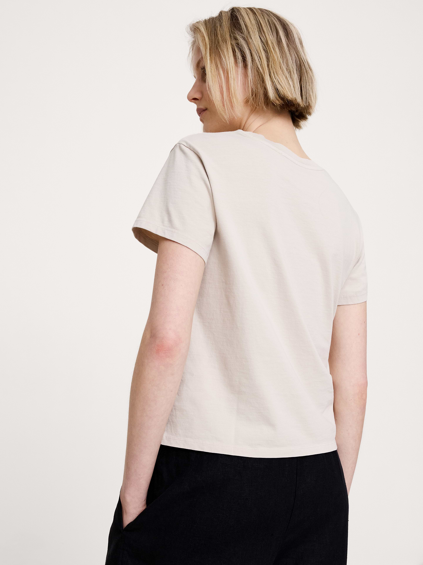 L'image numéro 5 présente T-SHIRT RAS DU COU EN COTON RÉTRO