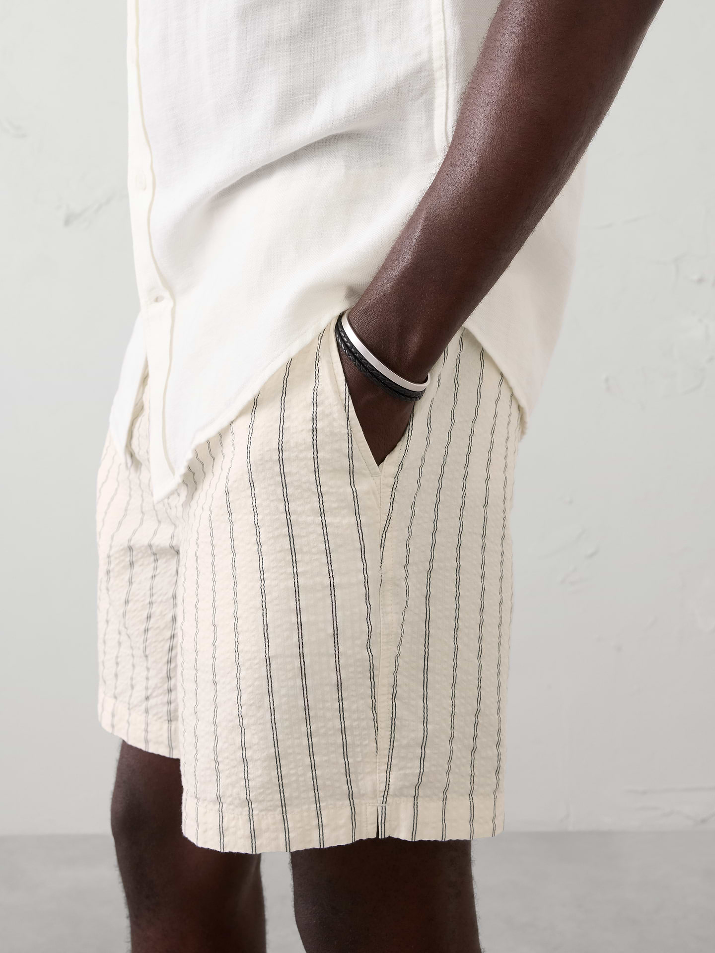 Image number 3 showing, 7" Seersucker Elastic-Waist Short