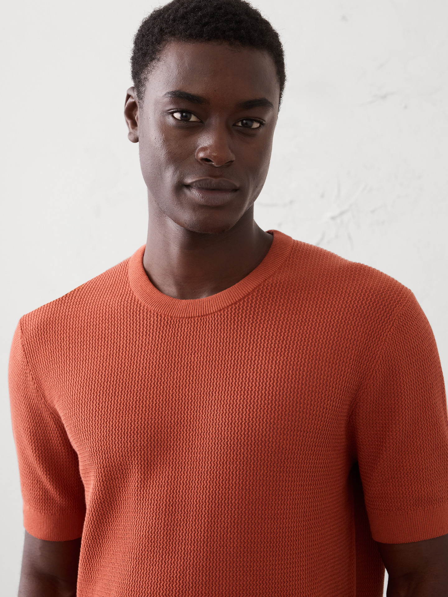 L'image numéro 6 présente T-shirt étroit en tricot côtelé texturé