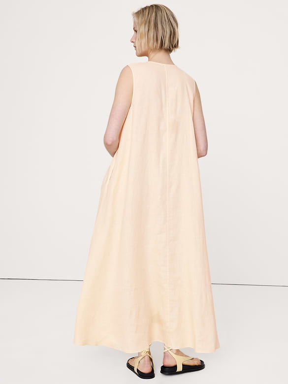 Robe longue en lin à encolure dégagée