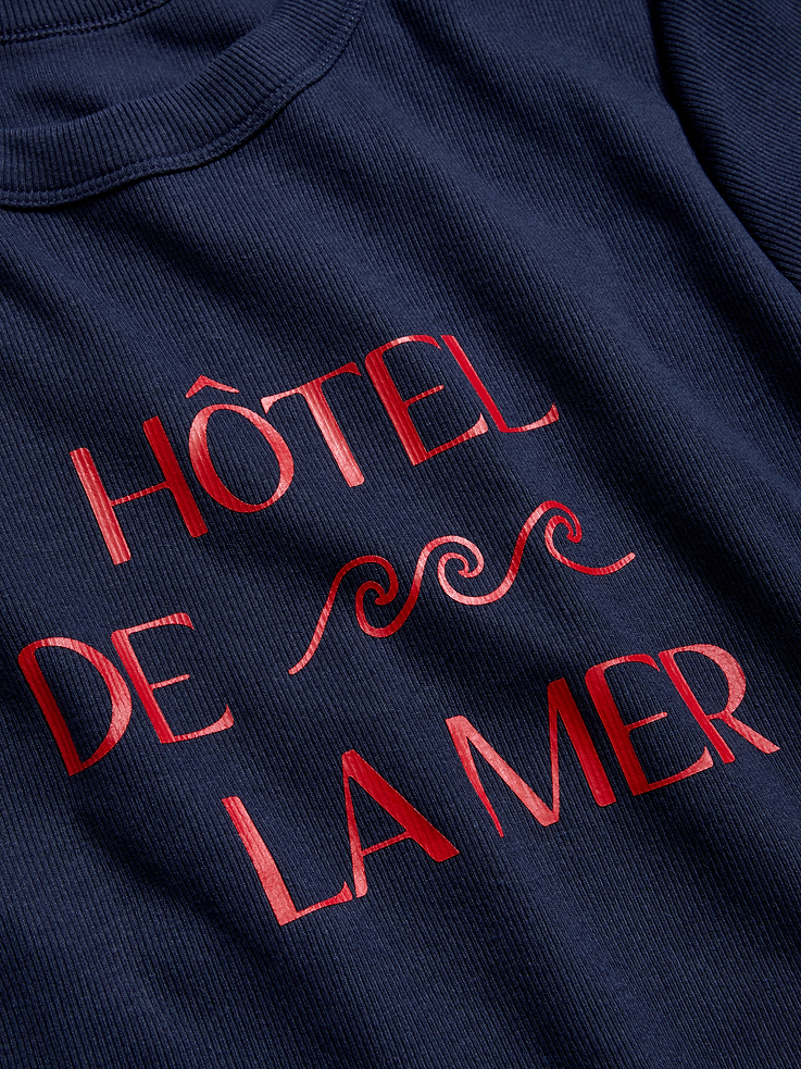 L'image numéro 4 présente T-shirt moulant à imprimé