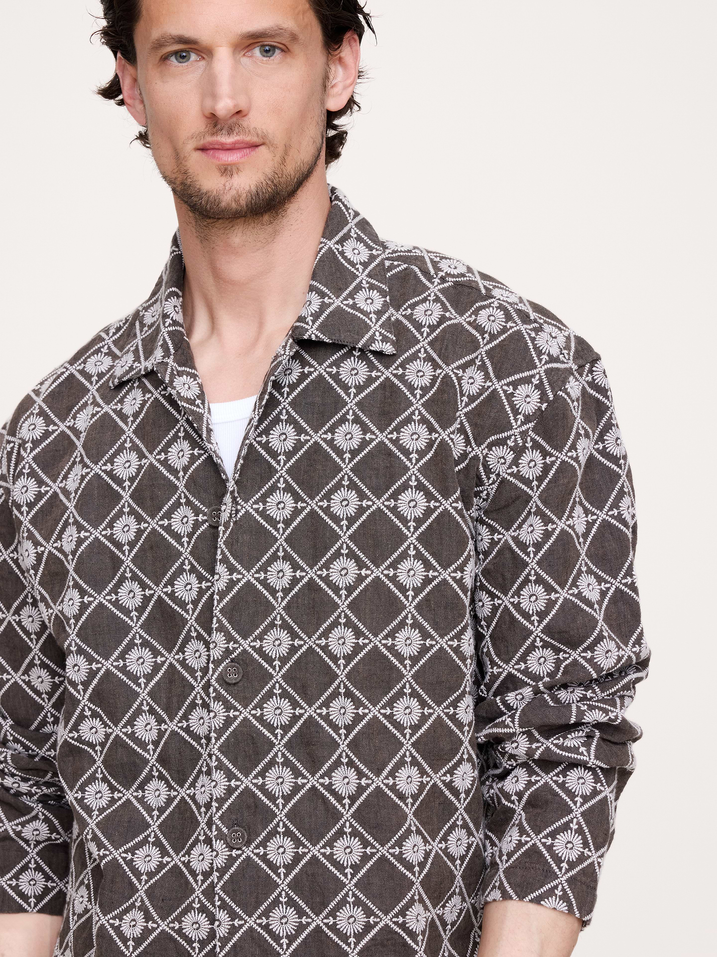 Image number 4 showing, Relaxed-Fit Embroidered Linen Long-Sleeve Resort Shirt
