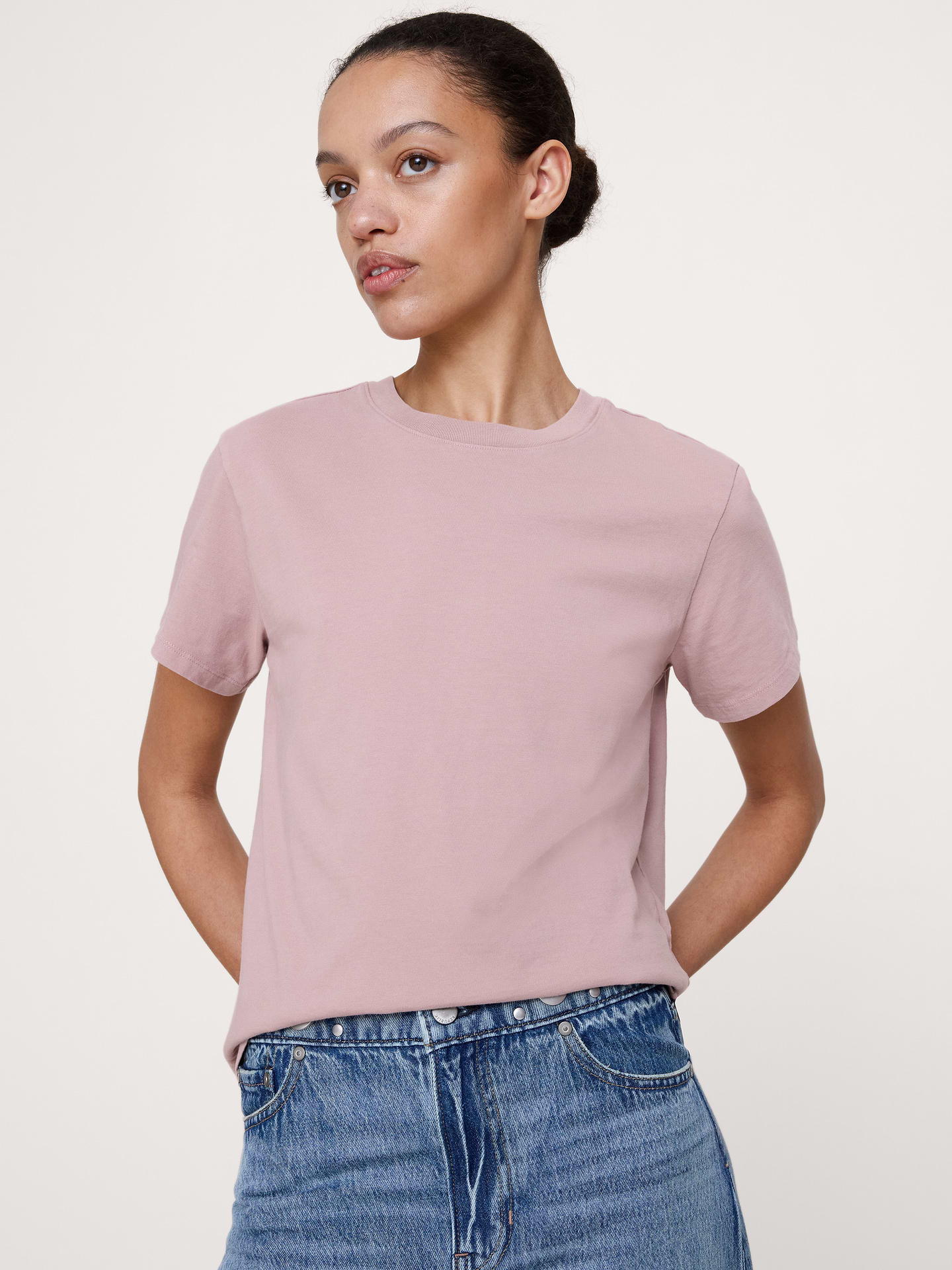 L'image numéro 1 présente T-SHIRT RAS DU COU EN COTON RÉTRO