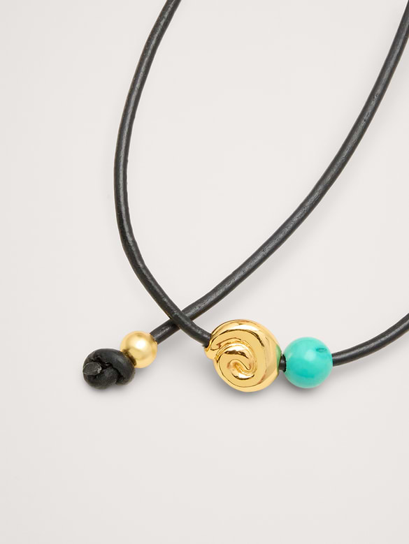 Collier cordon avec pierres métalliques