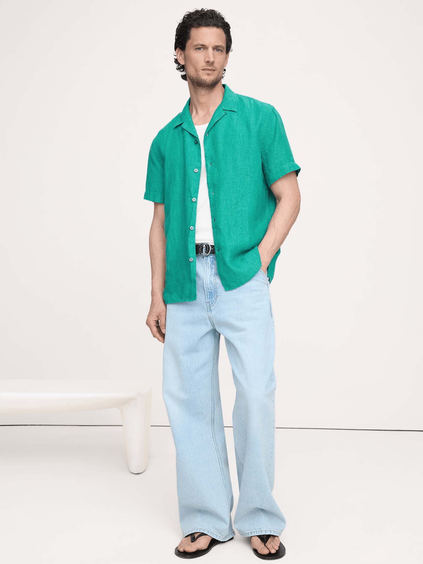 L'image numéro 1 présente Chemise de vacances à coupe standard en lin