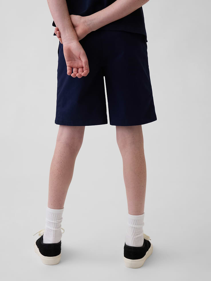 L'image numéro 4 présente Short kaki d’uniforme décontracté et extensible pour Enfant