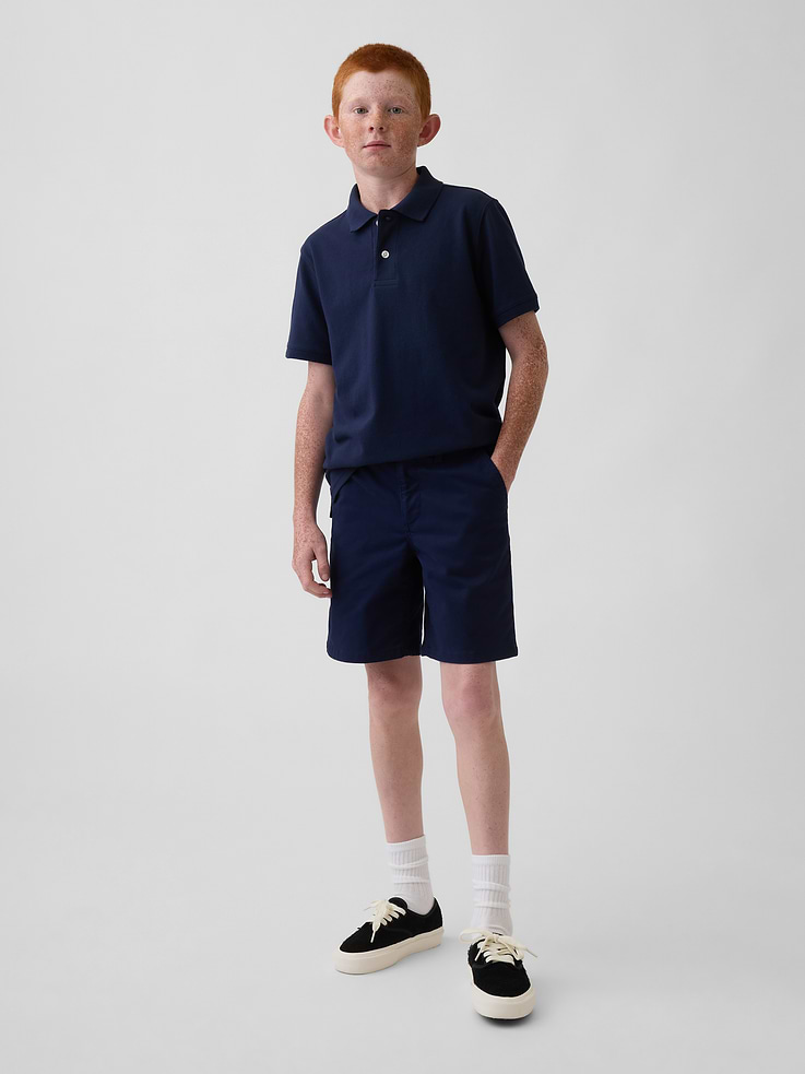L'image numéro 1 présente Short kaki d’uniforme décontracté et extensible pour Enfant