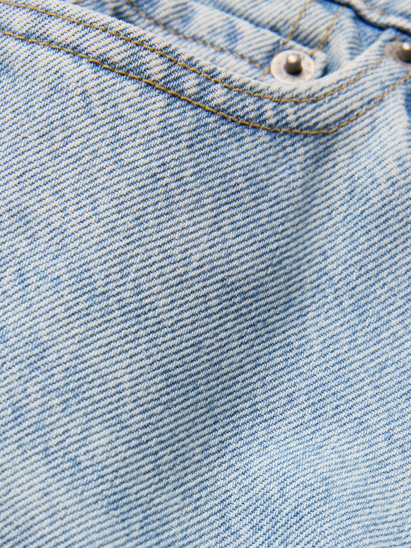 L'image numéro 7 présente Le célèbre jean classique à jambe large longueur 3/4