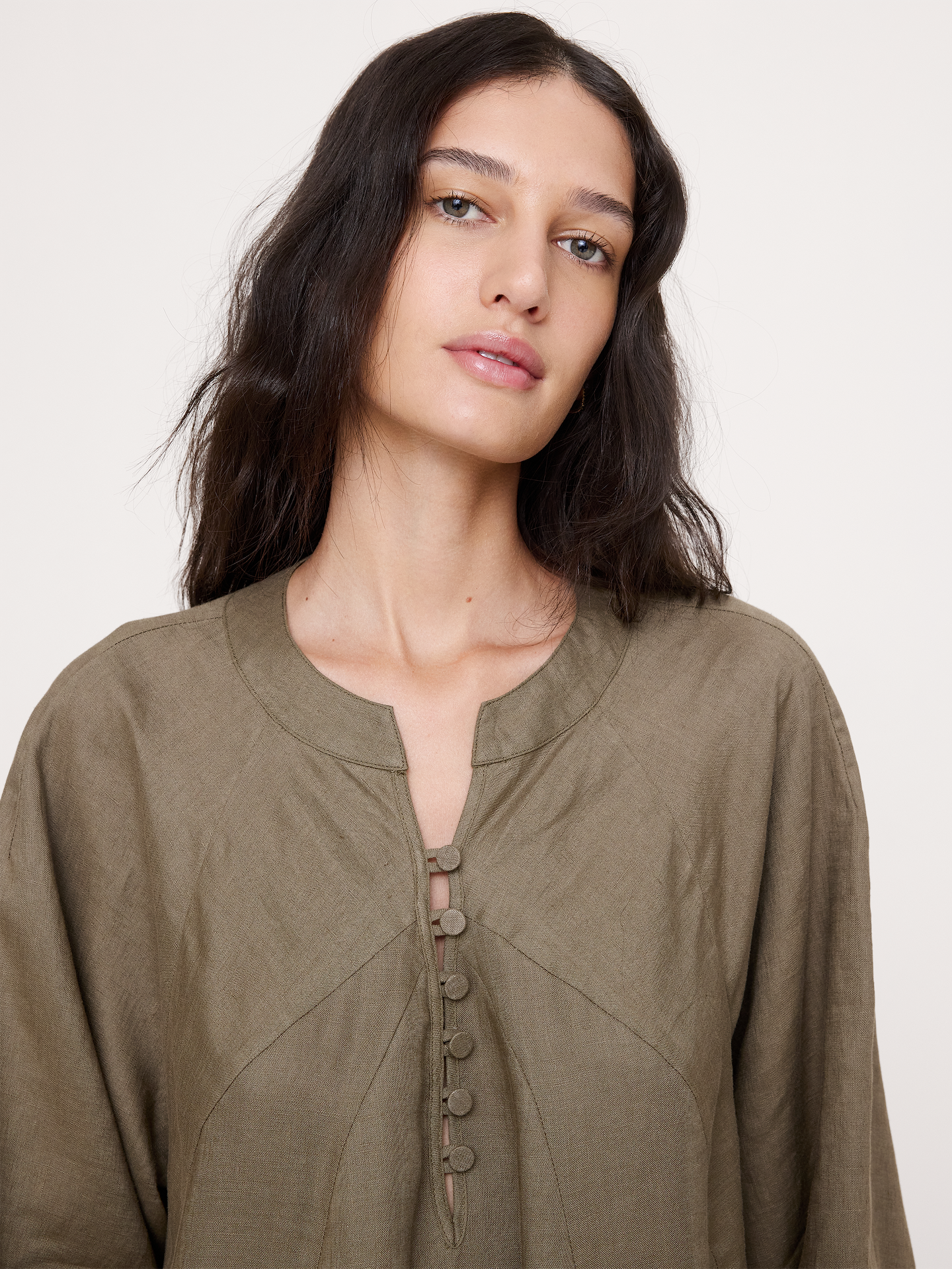 L'image numéro 4 présente Robe caftan longue en lin