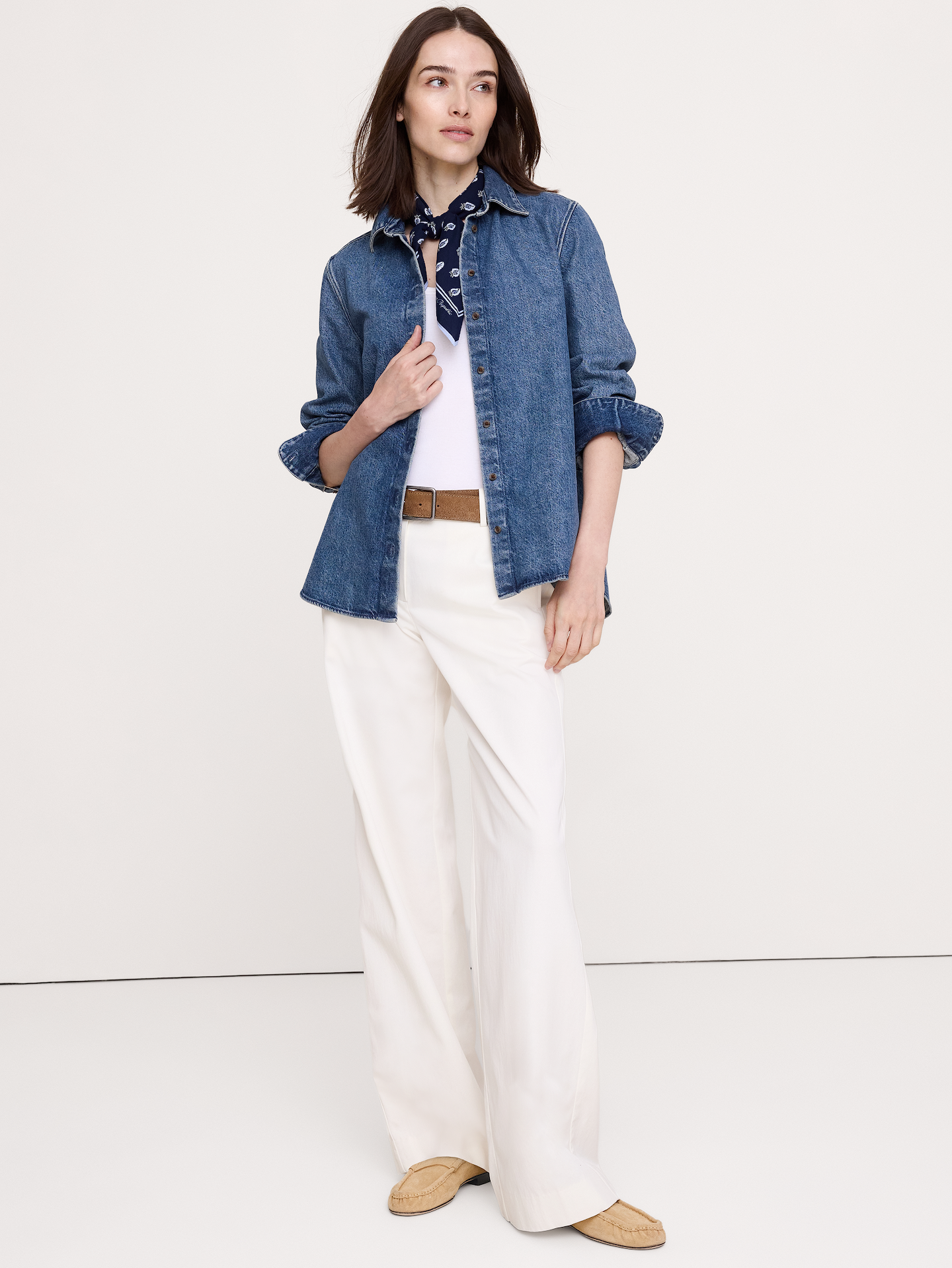 L'image numéro 1 présente Le chemisier de tous les jours en denim