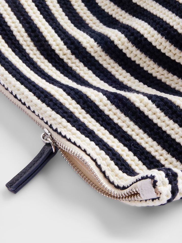 Image number 4 showing, Crochet Zip Pouch