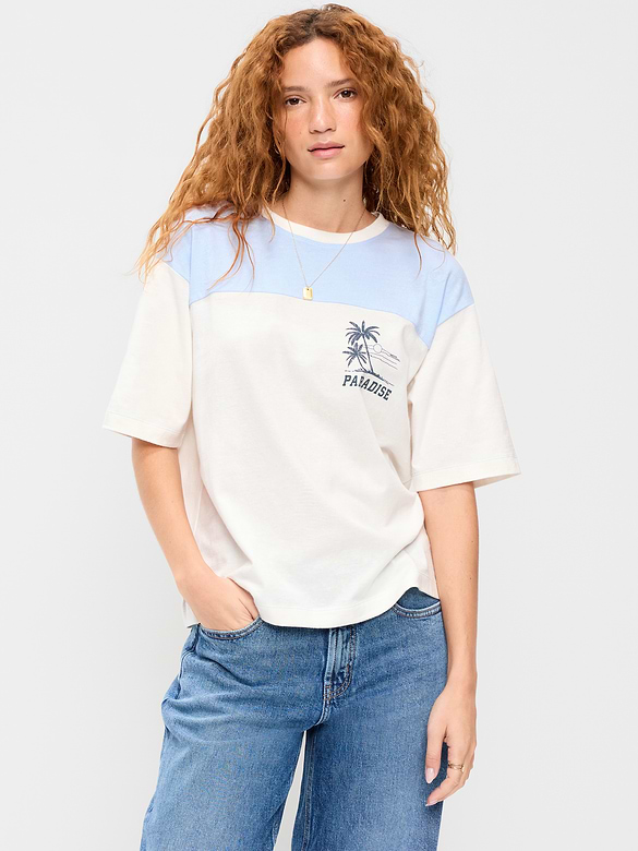 T-shirt ample ras du cou à manches courtes.