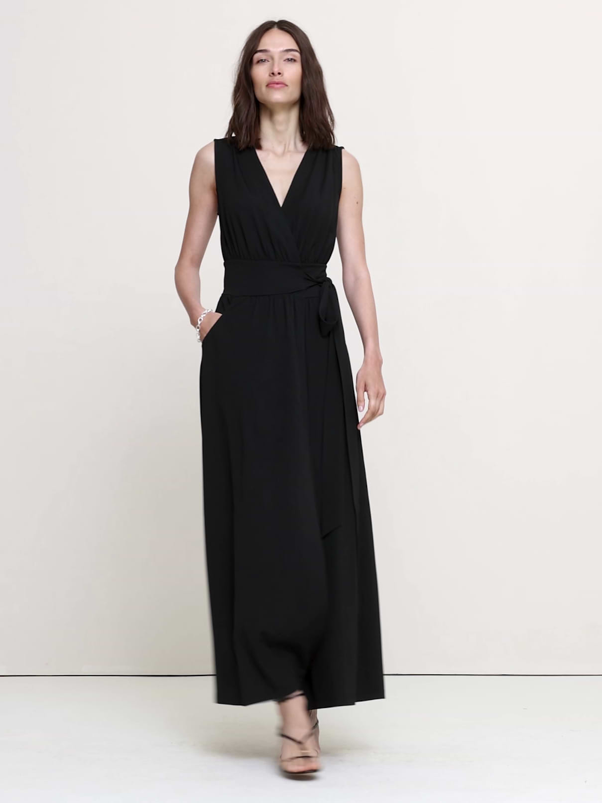 nwot alexis maxi sequin-beaded naki cut-out dress Sequin Backless Split Strawberry / L QP Collection Striped Turtleneck Long Sleeve 尺寸:5 Drawers Double Dresser Tanning Bottoms