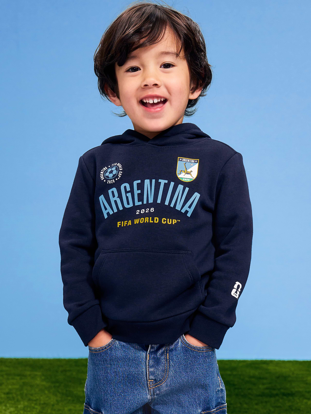 L'image numéro 1 présente Chandail à capuchon surdimensionné de la Coupe du monde de la FIFA 26™, Argentine pour tout-petit