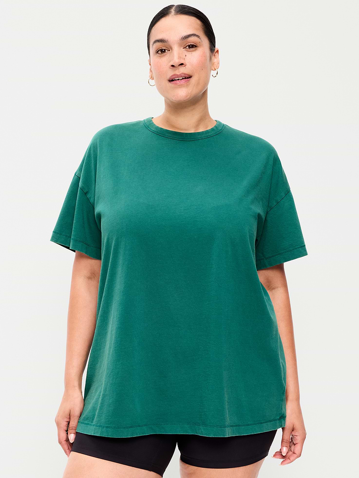 L'image numéro 7 présente T-shirt long passe-partout surdimensionné