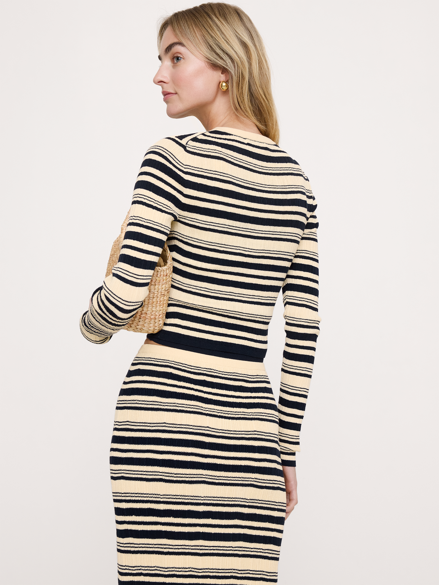 L'image numéro 3 présente Cardigan court en tricot froissé