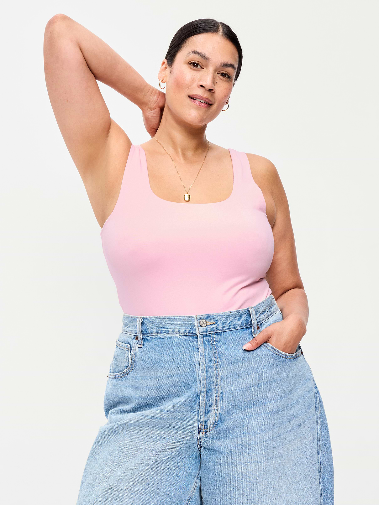 L'image numéro 7 présente Camisole à encolure dégagée en tissu sculptant double épaisseur