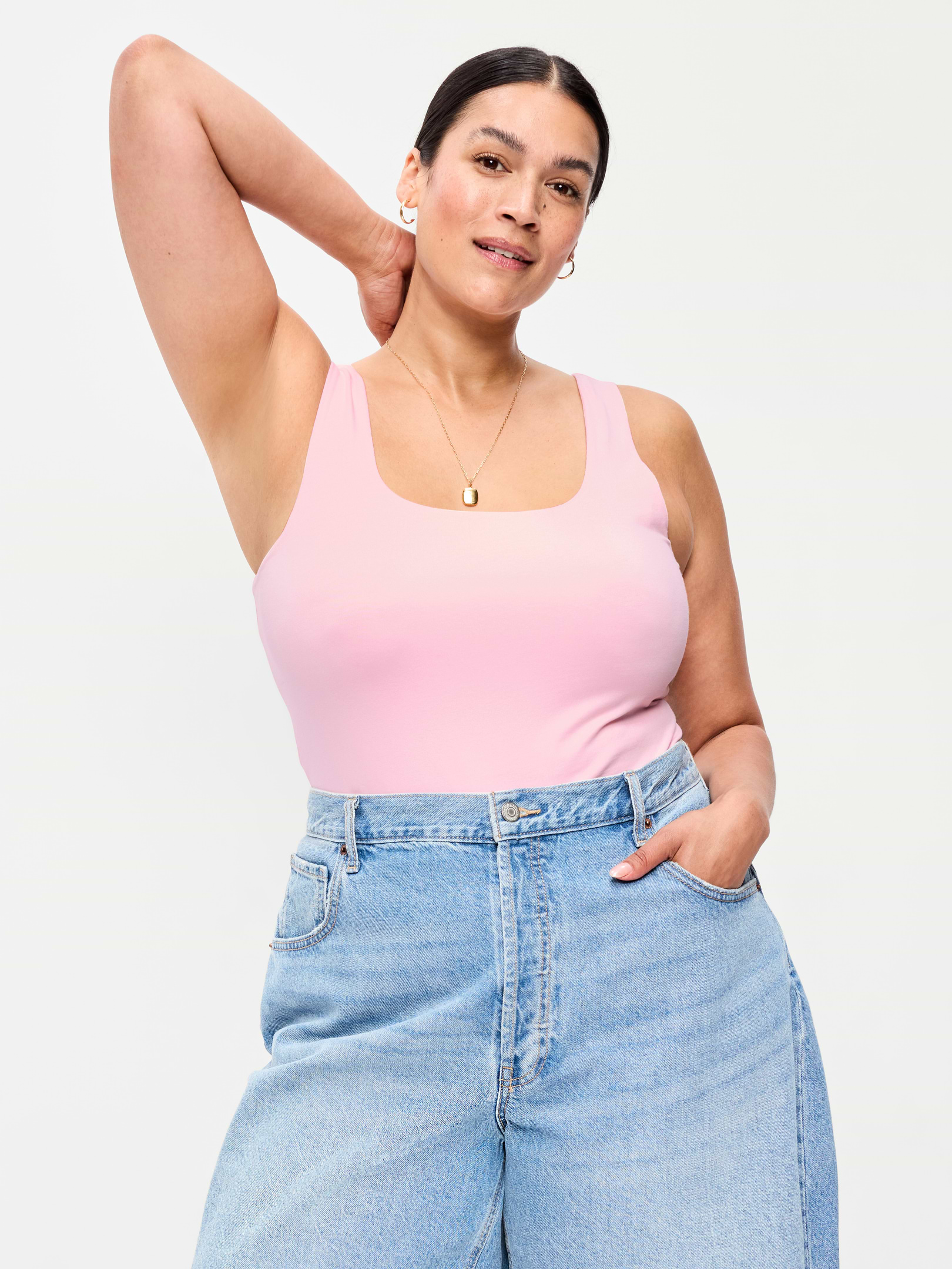 L'image numéro 7 présente Camisole à encolure dégagée en tissu sculptant double épaisseur
