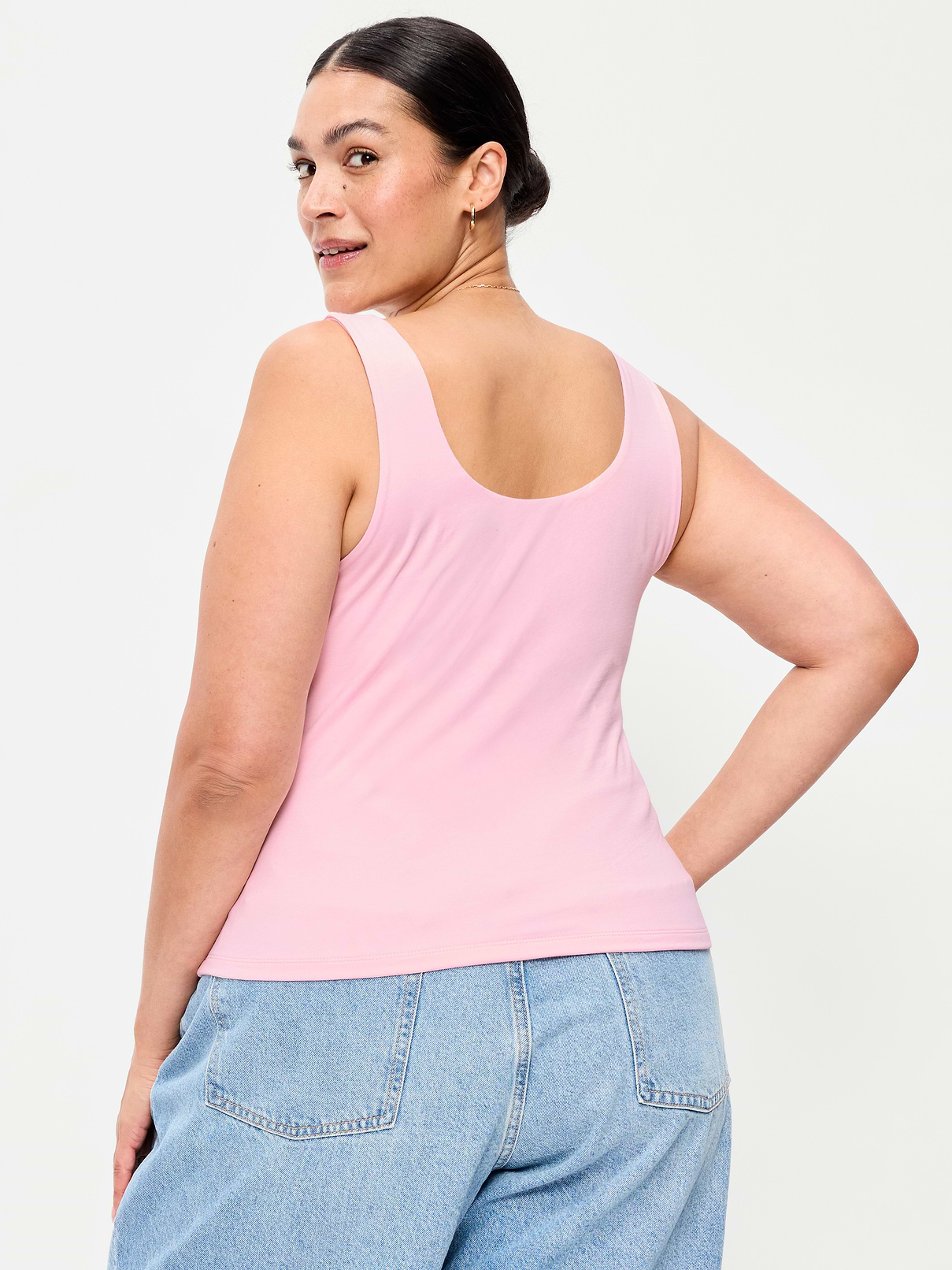 L'image numéro 8 présente Camisole à encolure dégagée en tissu sculptant double épaisseur