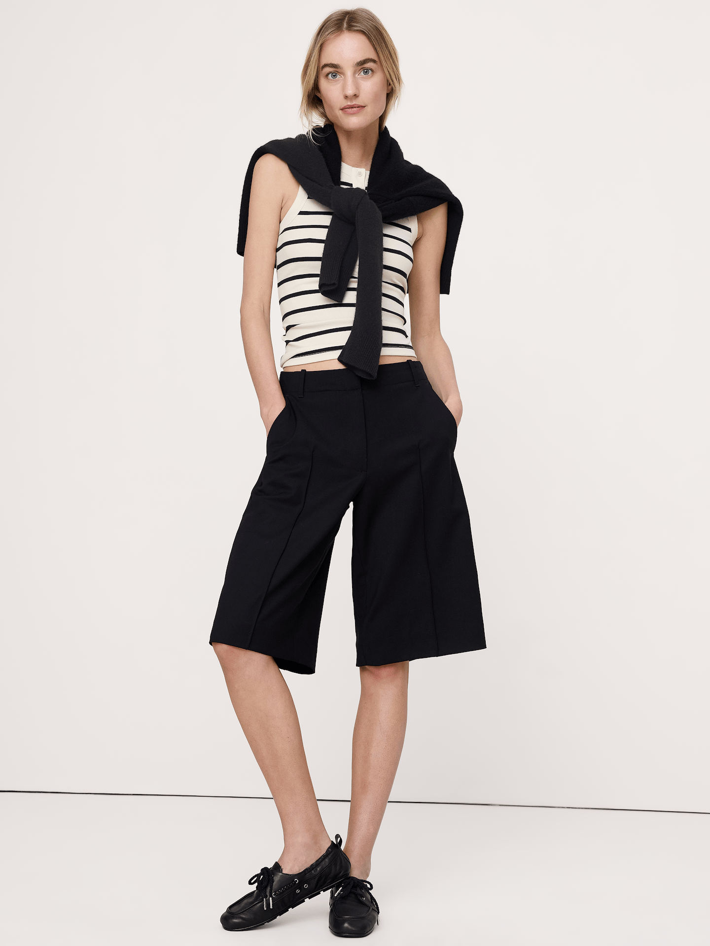 L'image numéro 3 présente Camisole côtelée à encolure henley