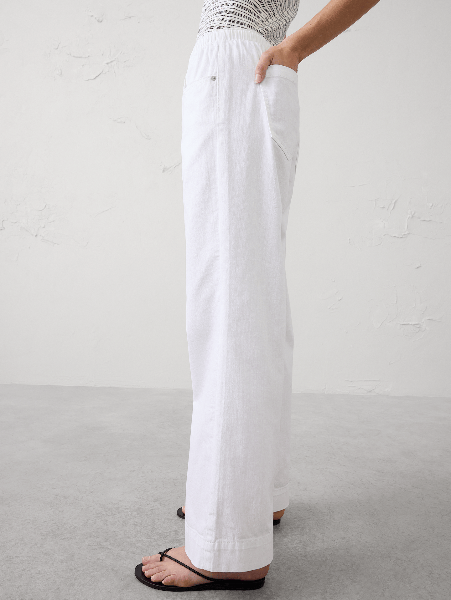 Image number 3 showing, Wide-Leg Mid-Rise Summerweight Pull-On Jean