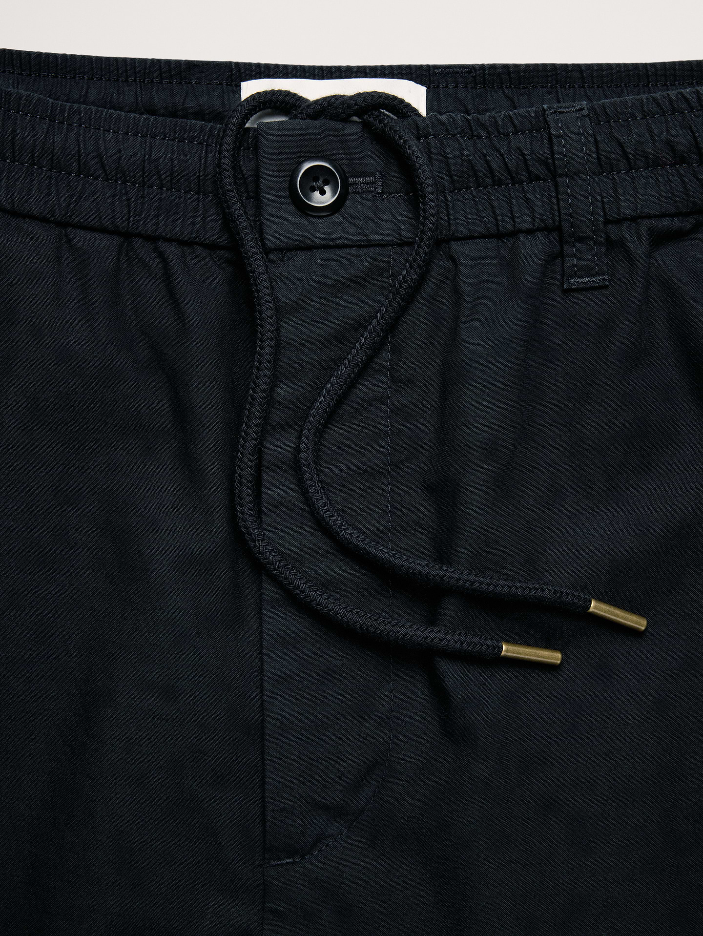 L'image numéro 6 présente Pantalon Escale décontracté en coton à taille extensible