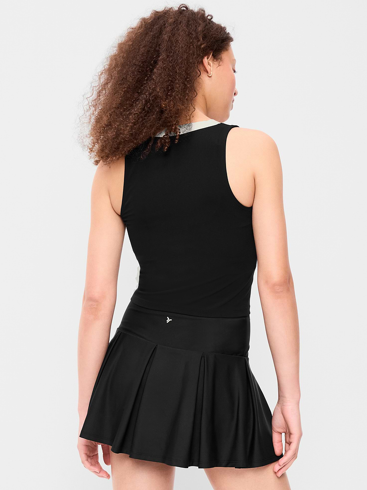 L'image numéro 2 présente Camisole courte StudioSmooth mode tennis