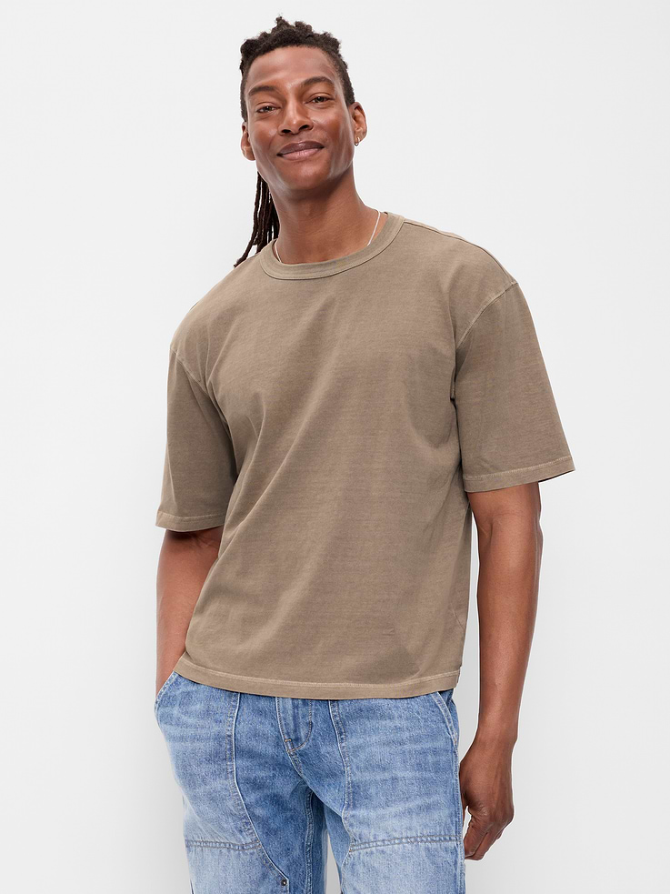 L'image numéro 1 présente T-shirt court en tissu épais teint en plongée