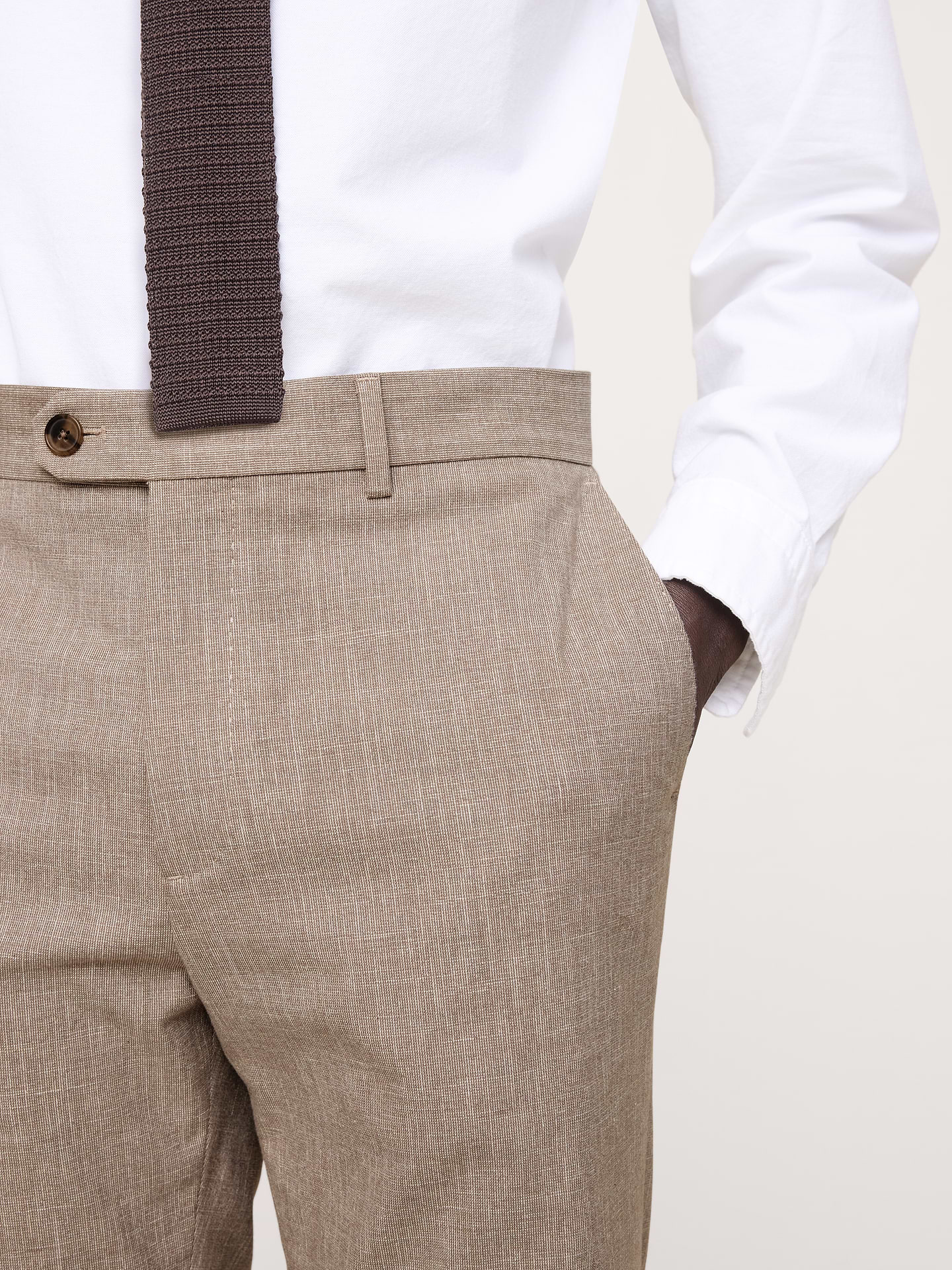 L'image numéro 6 présente Pantalon habillé infroissable à coupe étroite