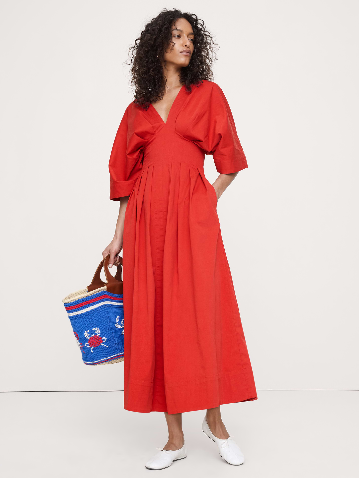 L'image numéro 1 présente Robe longue à plis en coton extensible