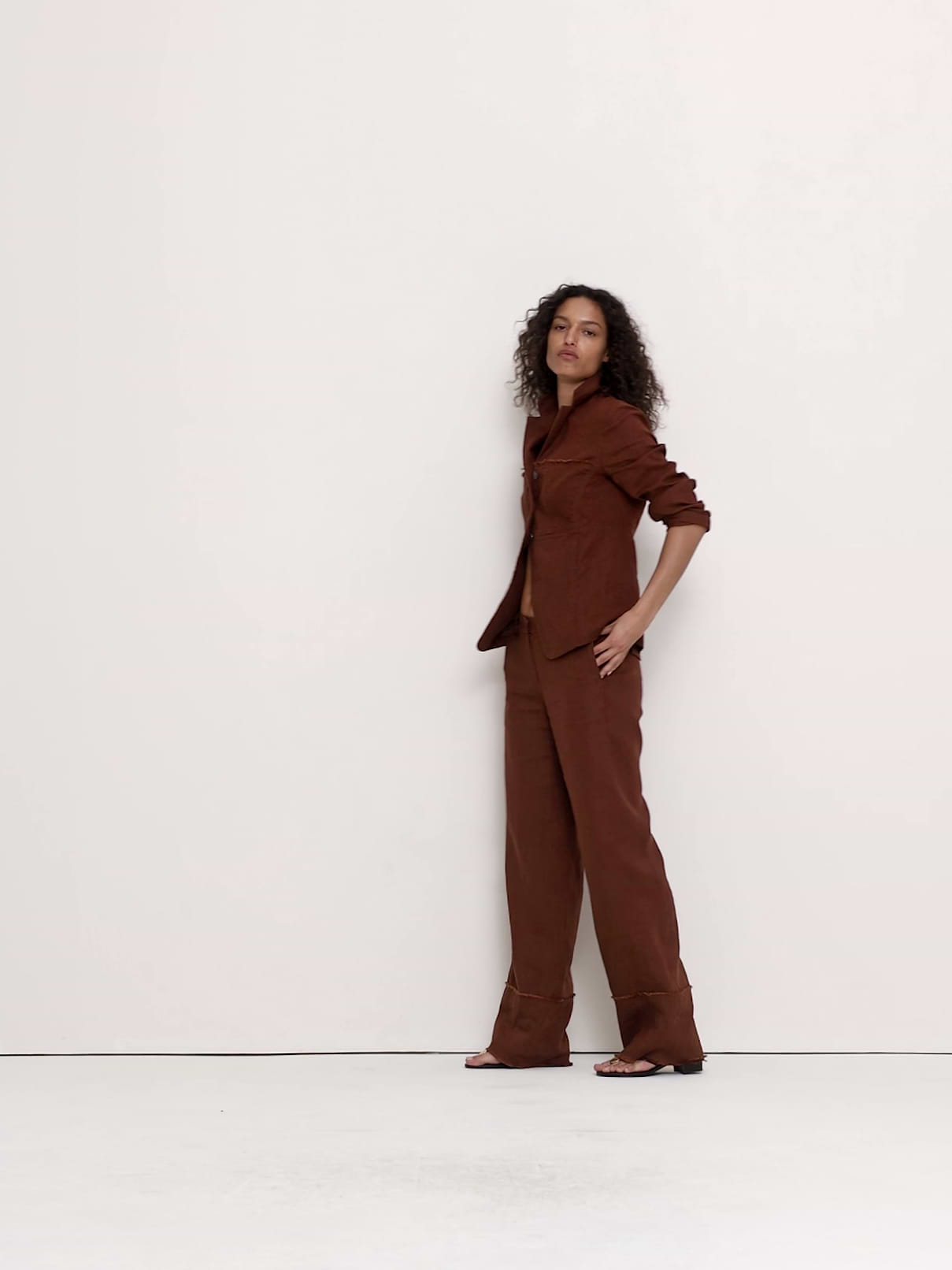 The Everyday Wide-Leg Pant in Fringe-Hem Linen | Banana Republic