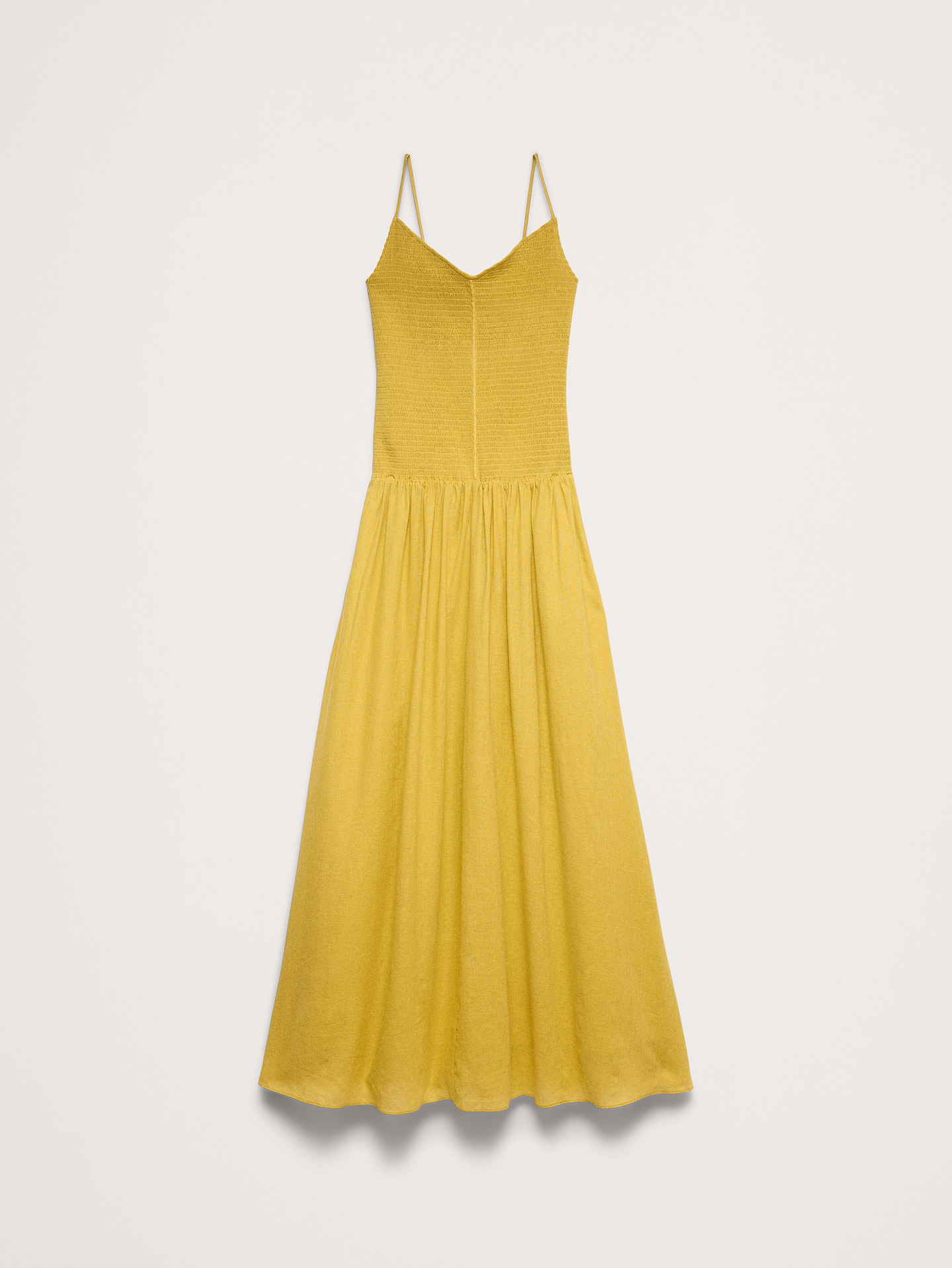 L'image numéro 5 présente Robe longue en voile de lin et coton à smocks
