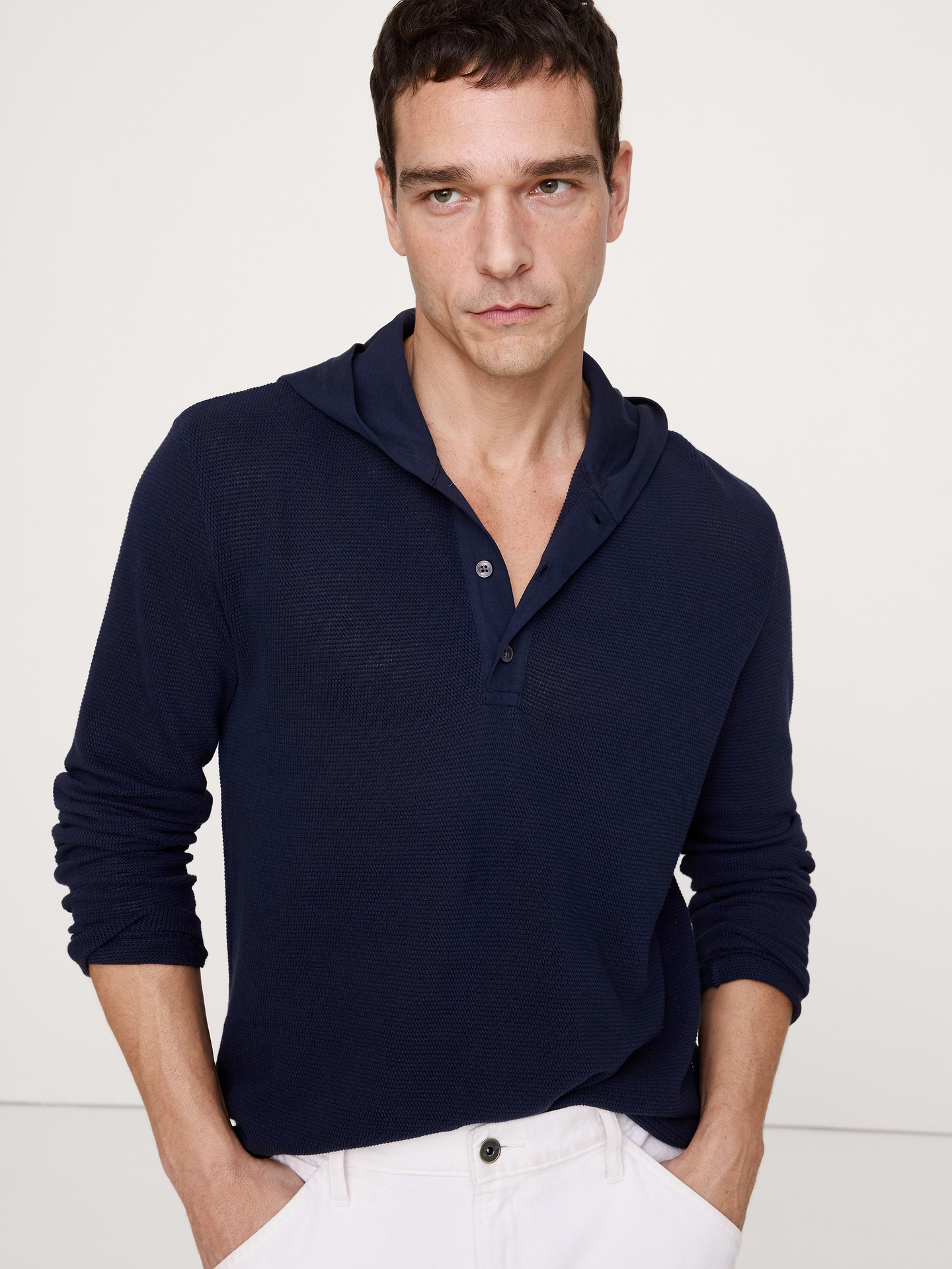 L'image numéro 1 présente Chandail à capuchon henley en coton