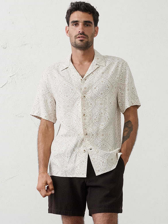 Standard-Fit Linen-Blend Resort Shirt