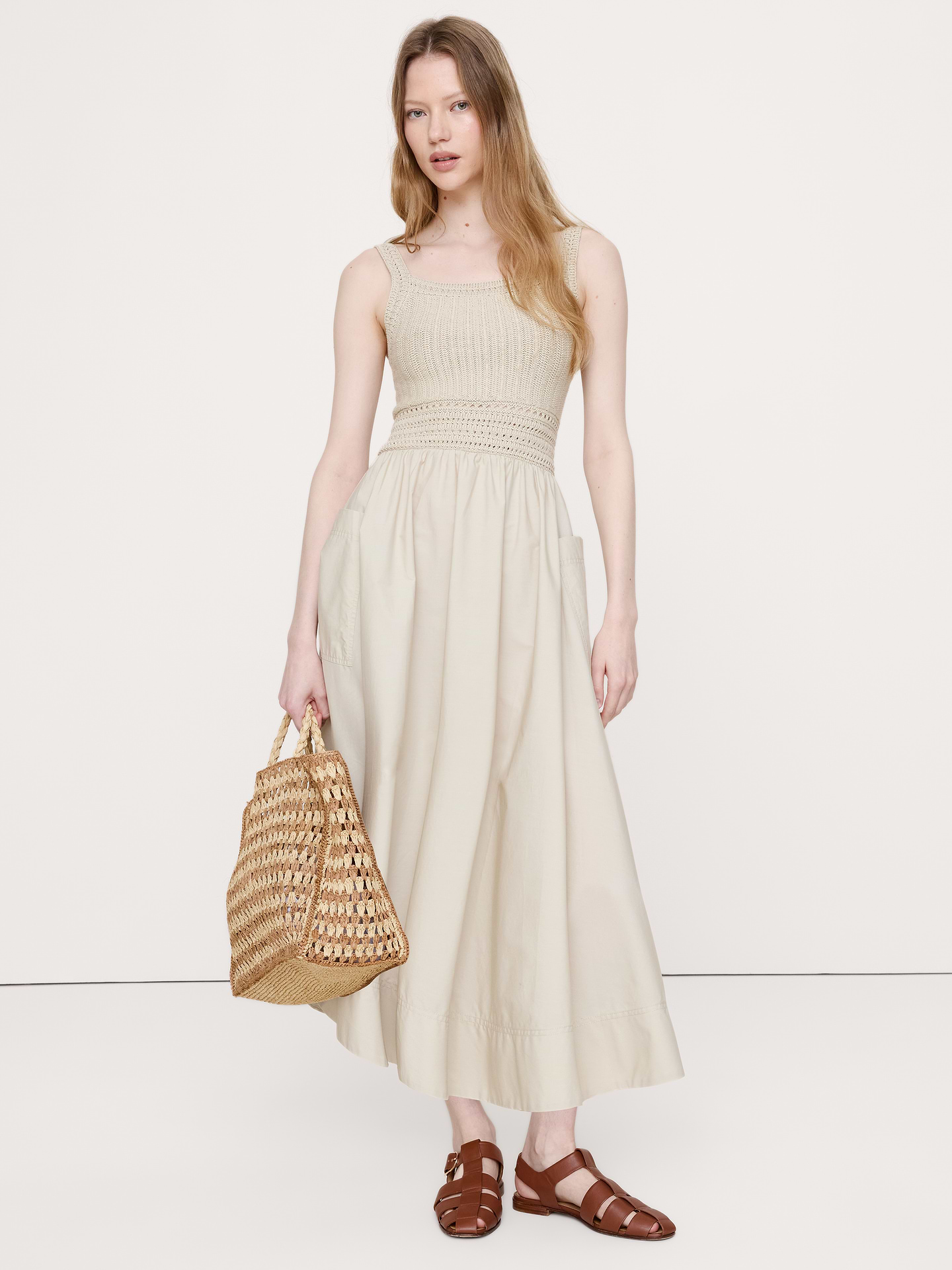 L'image numéro 1 présente Robe mi-longue en popeline de coton et au crochet