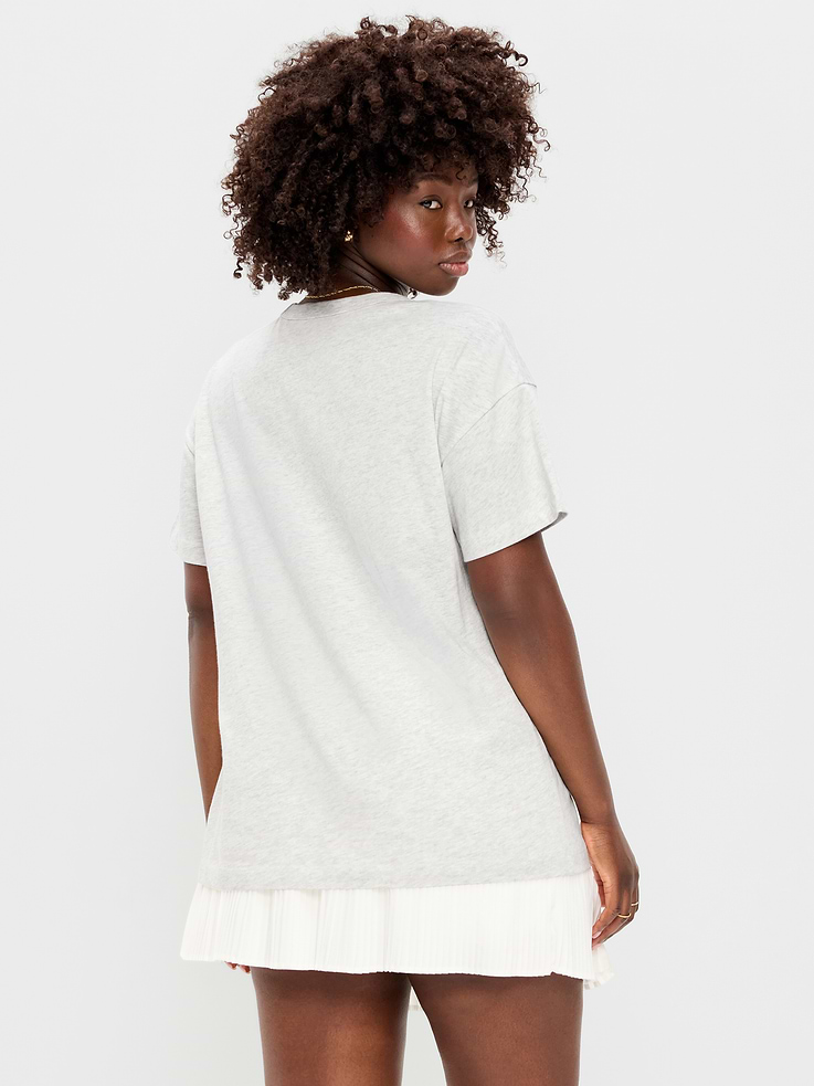 L'image numéro 6 présente T-shirt long passe-partout surdimensionné