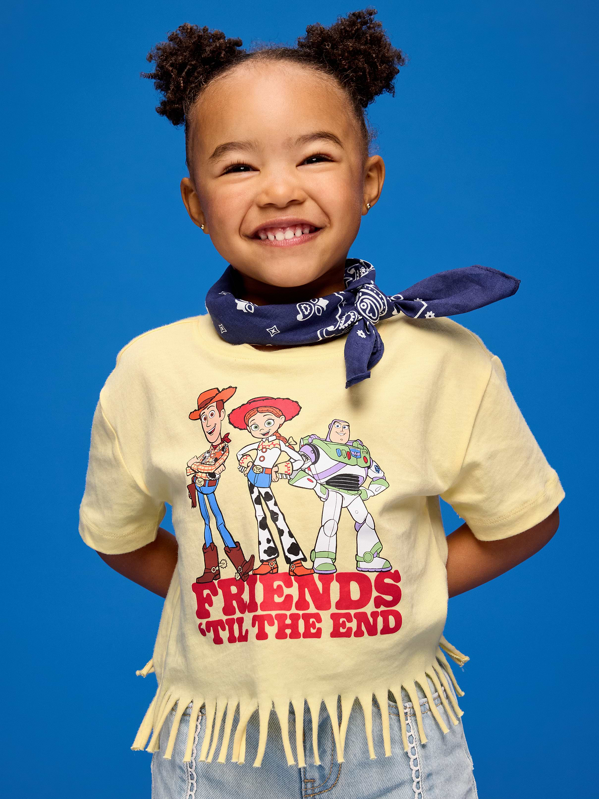 L'image numéro 1 présente T-shirt droit à ourlet à franges et à imprimé Histoire de jouets Old Navy x Pixar pour toute-petite