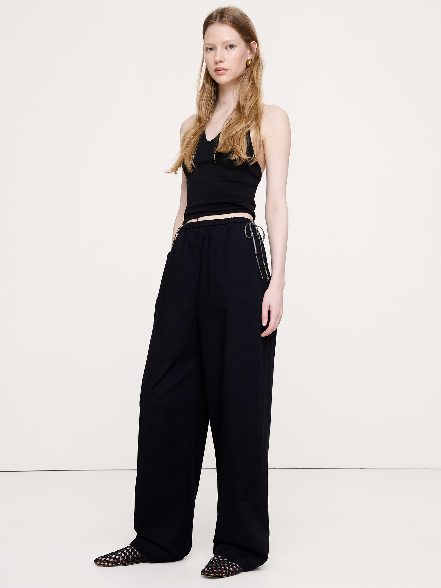 L'image numéro 1 présente Pantalon à taille extensible à nouer sur le côté en coton