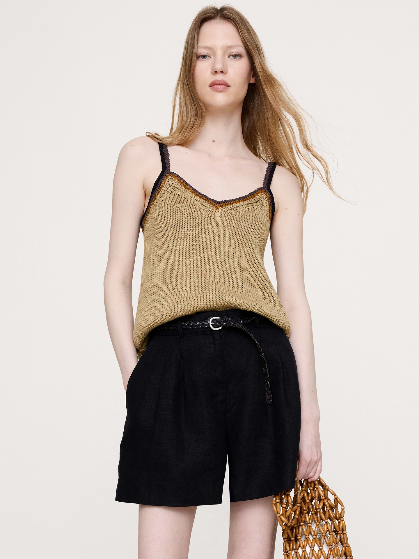 L'image numéro 1 présente Camisole à encolure en V en tricot de coton littoral
