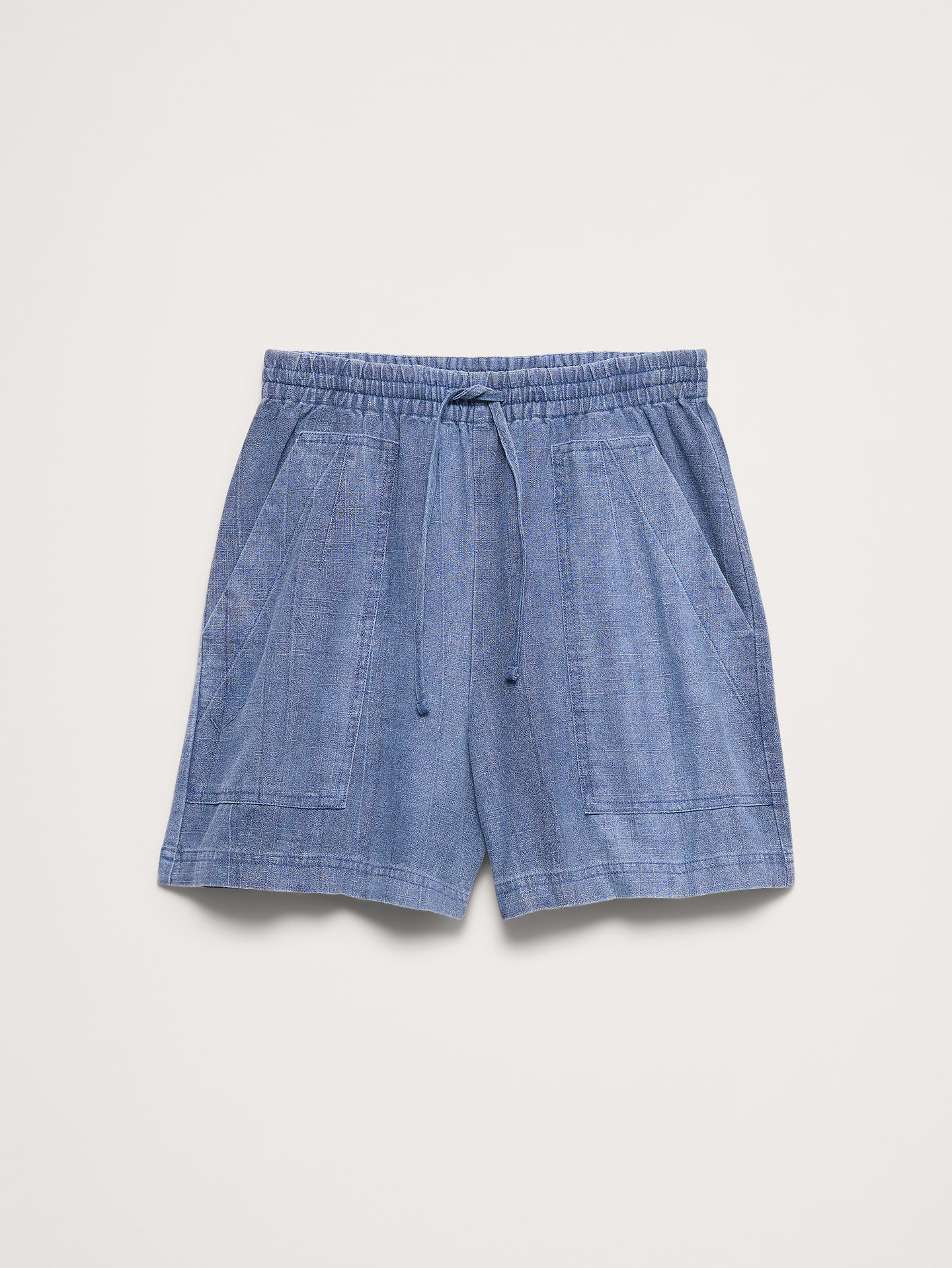 L'image numéro 5 présente Short à taille extensible à taille haute en coton de ramie de 10 cm