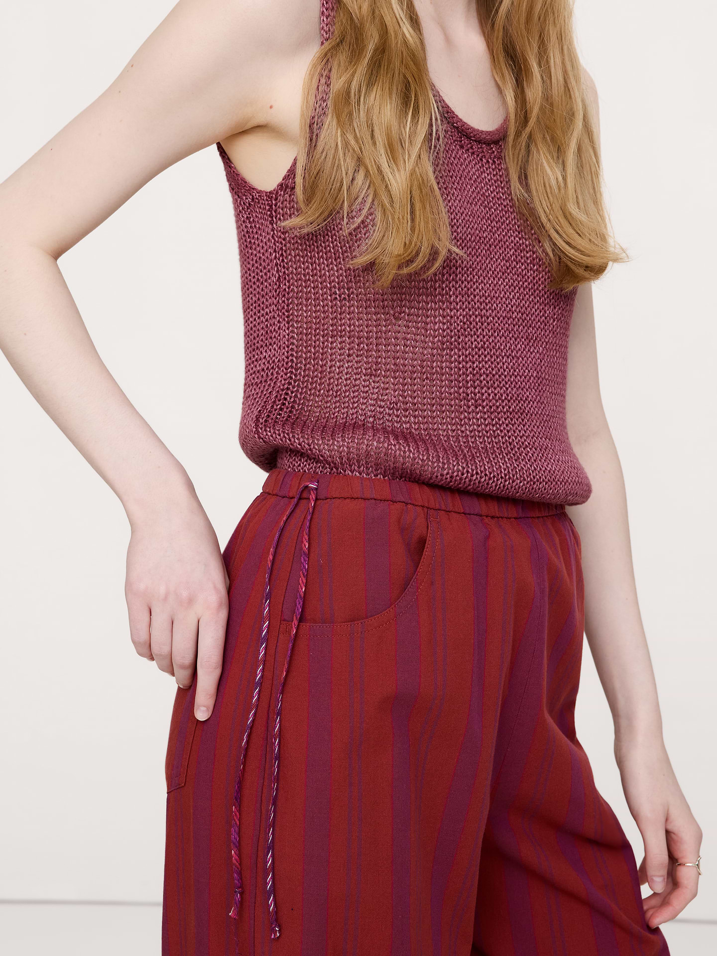 L'image numéro 7 présente Pantalon à taille extensible à nouer sur le côté en coton