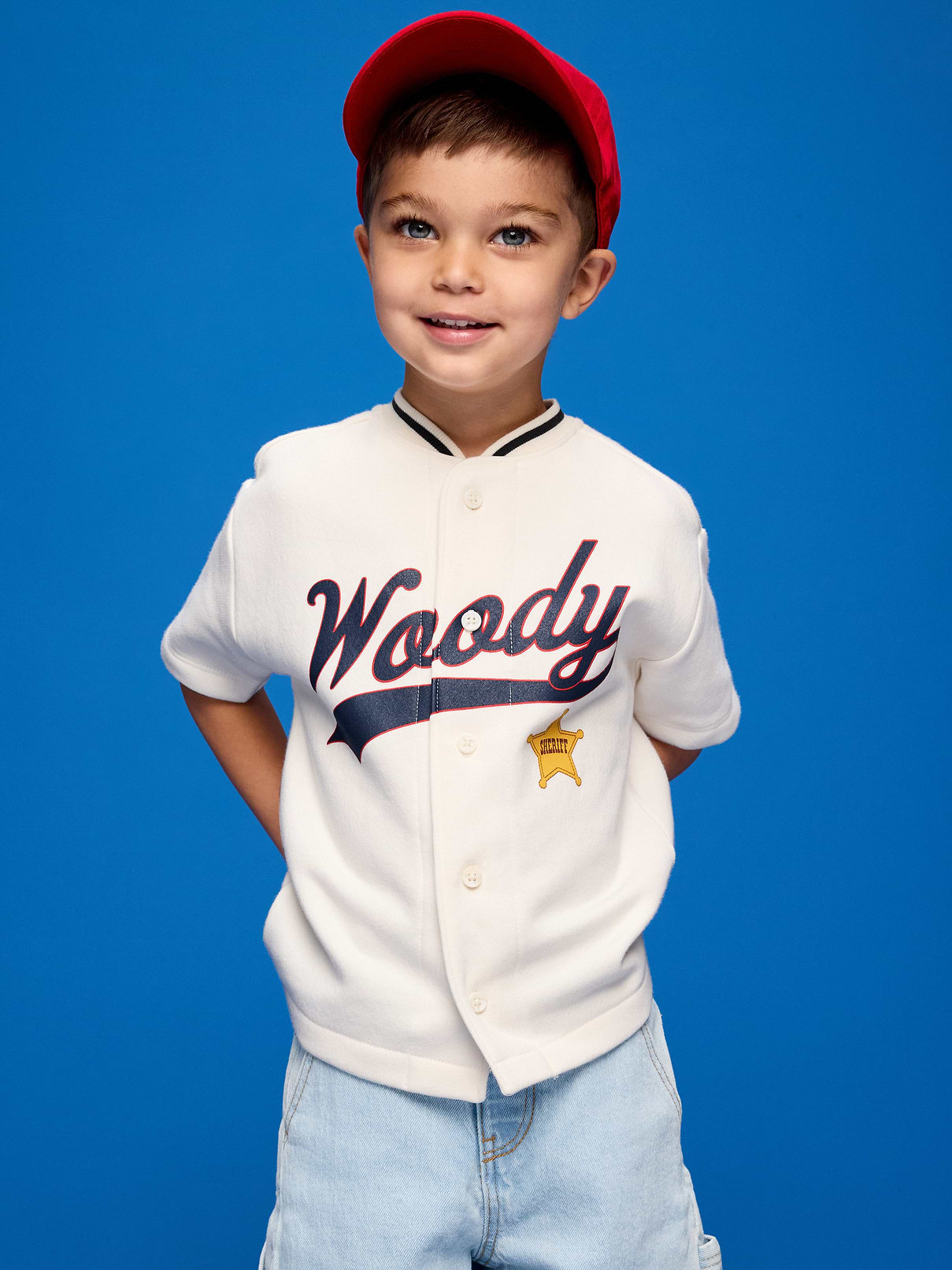 L'image numéro 1 présente Chandail de baseball surdimensionné en jersey Old Navy x Histoire de jouets de Pixar pour tout-petit