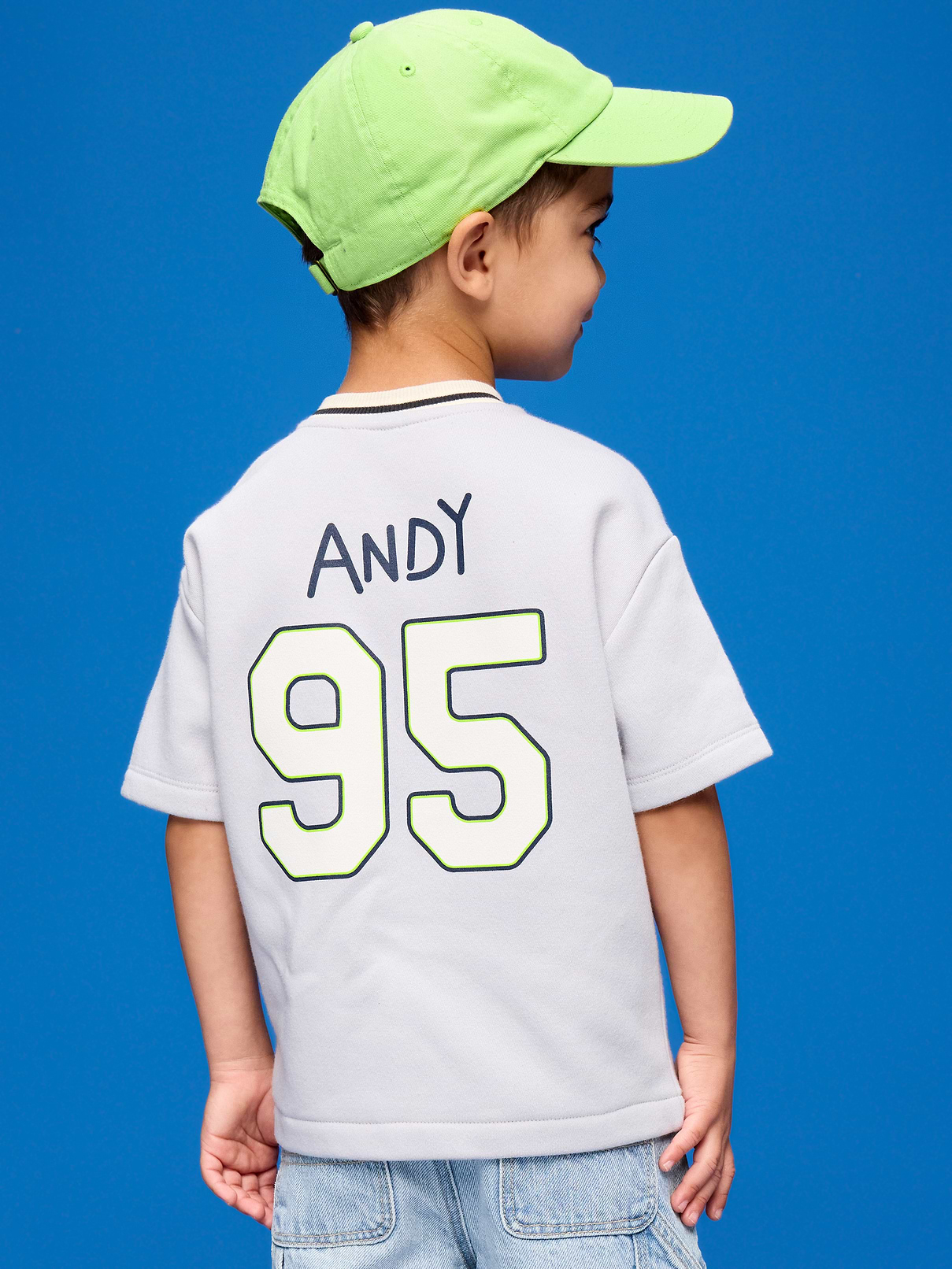 L'image numéro 2 présente Chandail de baseball surdimensionné en jersey Old Navy x Histoire de jouets de Pixar pour tout-petit