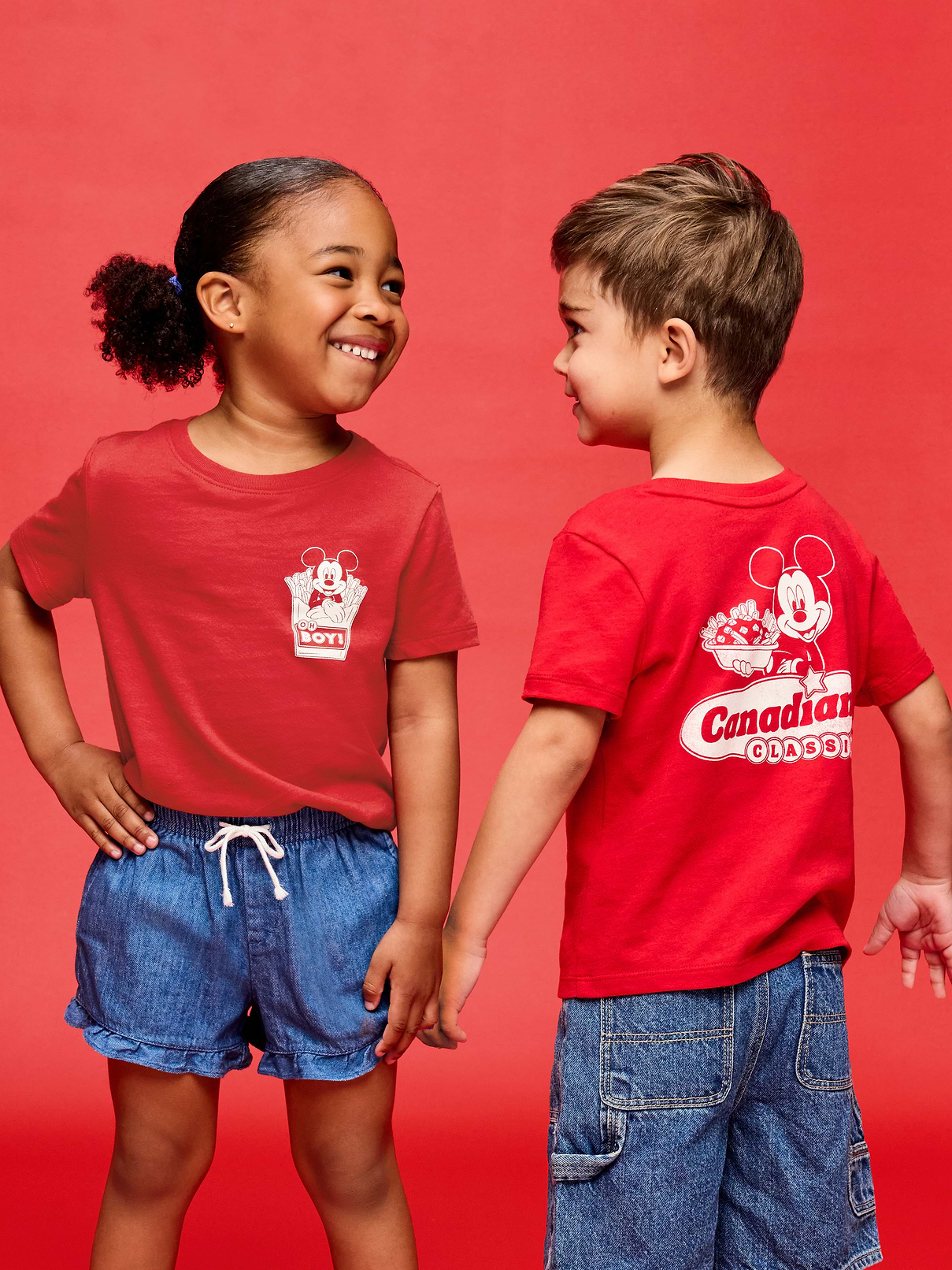 L'image numéro 1 présente T-shirt à imprimé Mickey Mouse Old Navy x Disney unisexe pour tout-petit