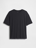 L'image numéro 5 présente T-shirt en tissu Gapfit respirant à coupe décontractée.