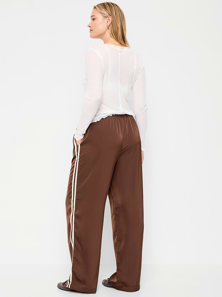 L'image numéro 7 présente Pantalon d’entraînement à taille haute en satin