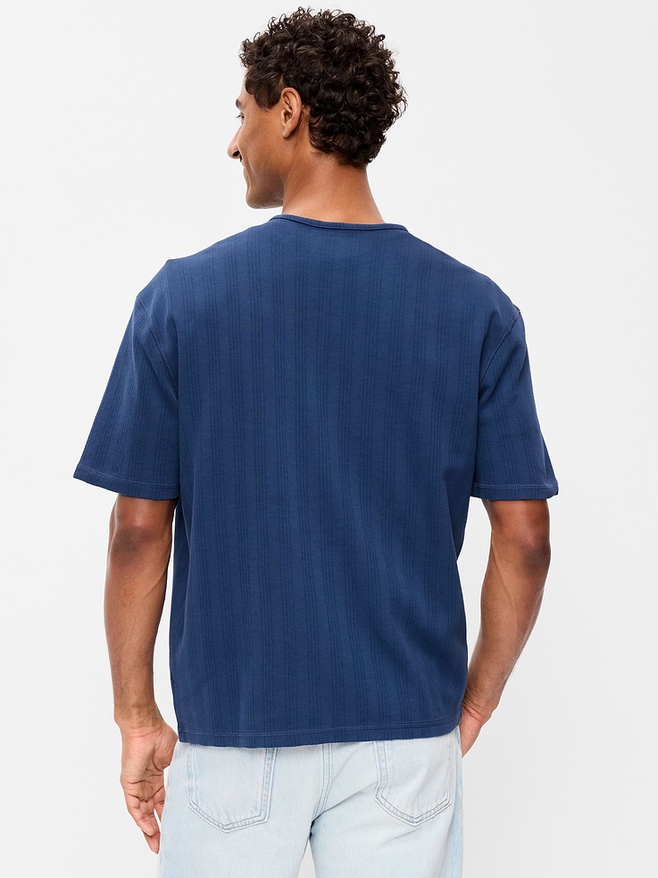 L'image numéro 2 présente T-shirt henley en tissu épais