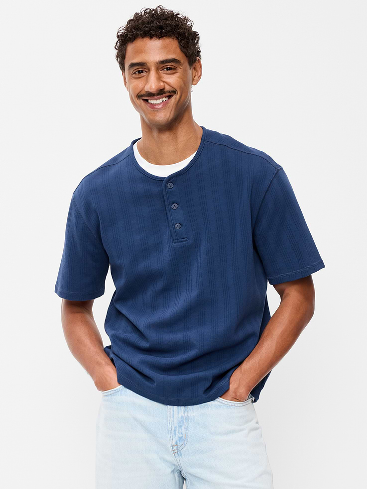 L'image numéro 1 présente T-shirt henley en tissu épais