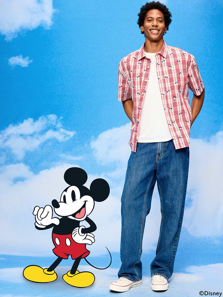 L'image numéro 1 présente Chemise à carreaux ample Mickey Mouse Old Navy x Disney pour homme